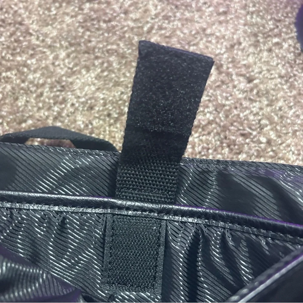 Kenneth Cole Reaction Black Messenger Bag‎ with Adjustable Strap